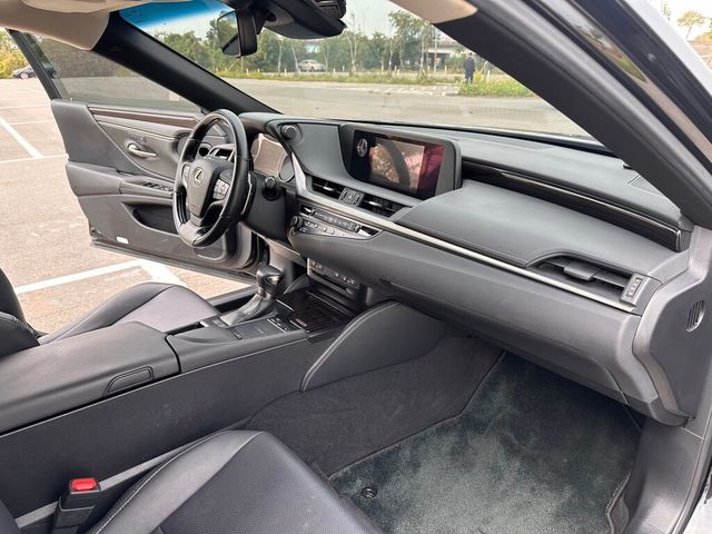 LEXUS凌志 ES250  第8張相片