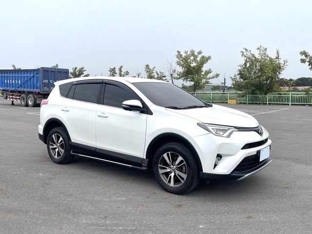 TOYOTA豐田 RAV4  第3張相片