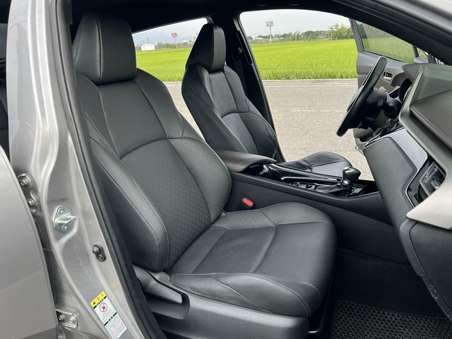 TOYOTA豐田 C-HR  第7張相片