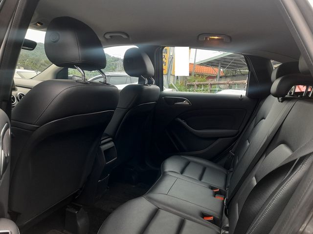 M-BENZ賓士 B180  第10張相片