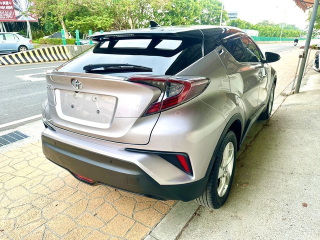 TOYOTA豐田 C-HR  第4張相片