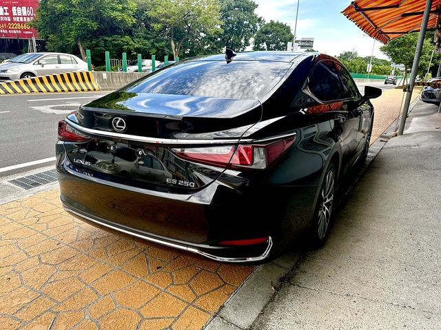 LEXUS凌志 ES200  第14張相片
