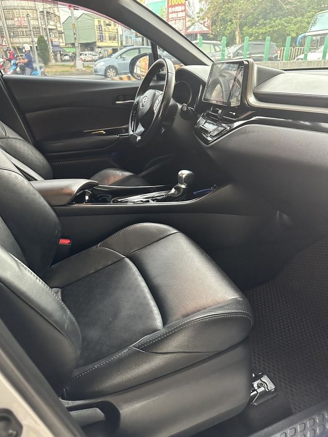 TOYOTA豐田 C-HR  第10張相片