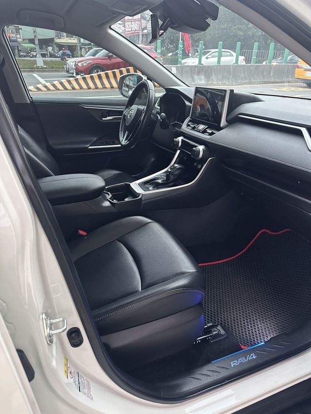 TOYOTA豐田 RAV4  第10張相片