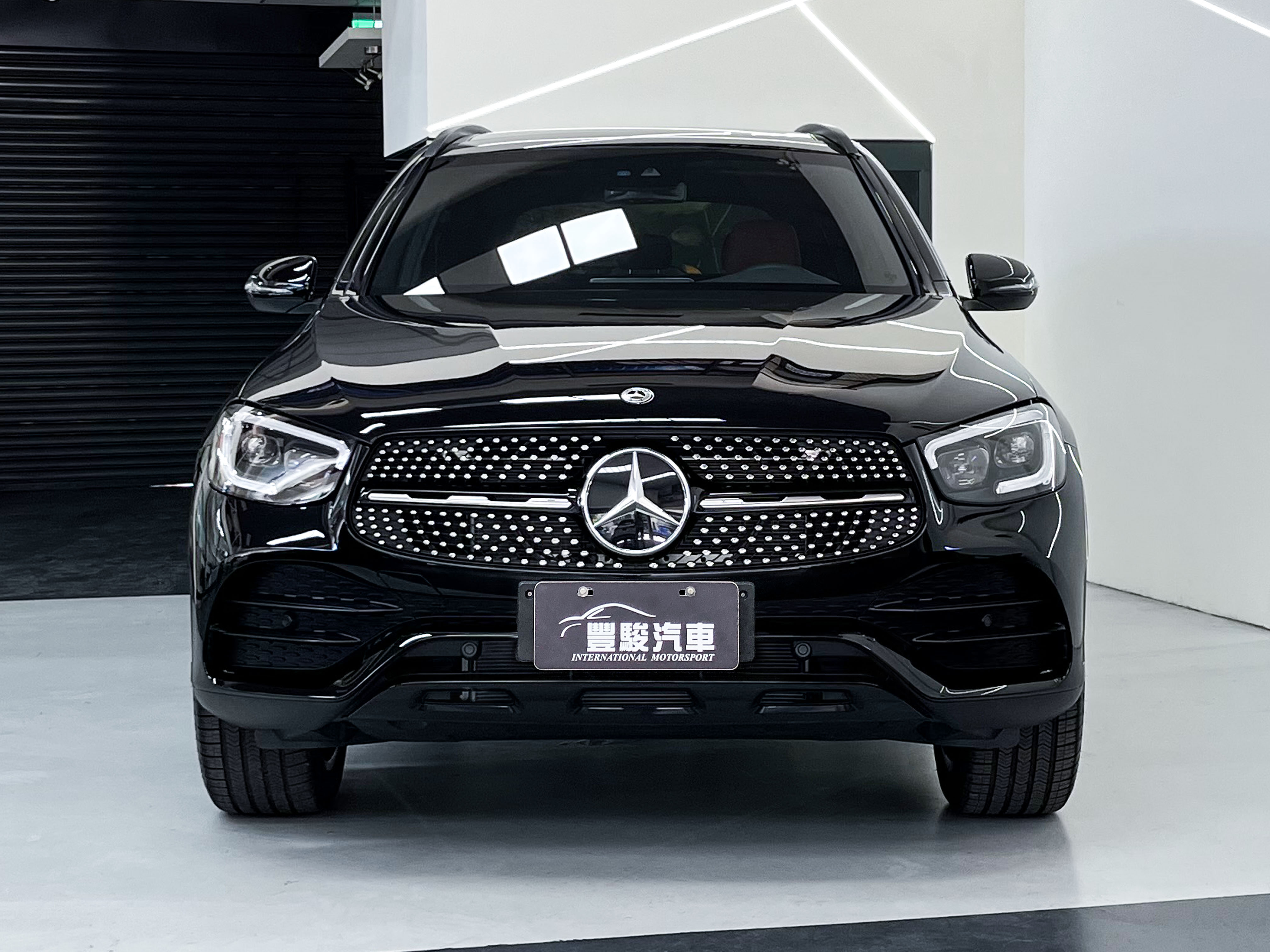 豐駿樹林北大國際店-全新GLC300 AMG 4MATIC.夜色.多光束4MATIC#1387  第2張相片