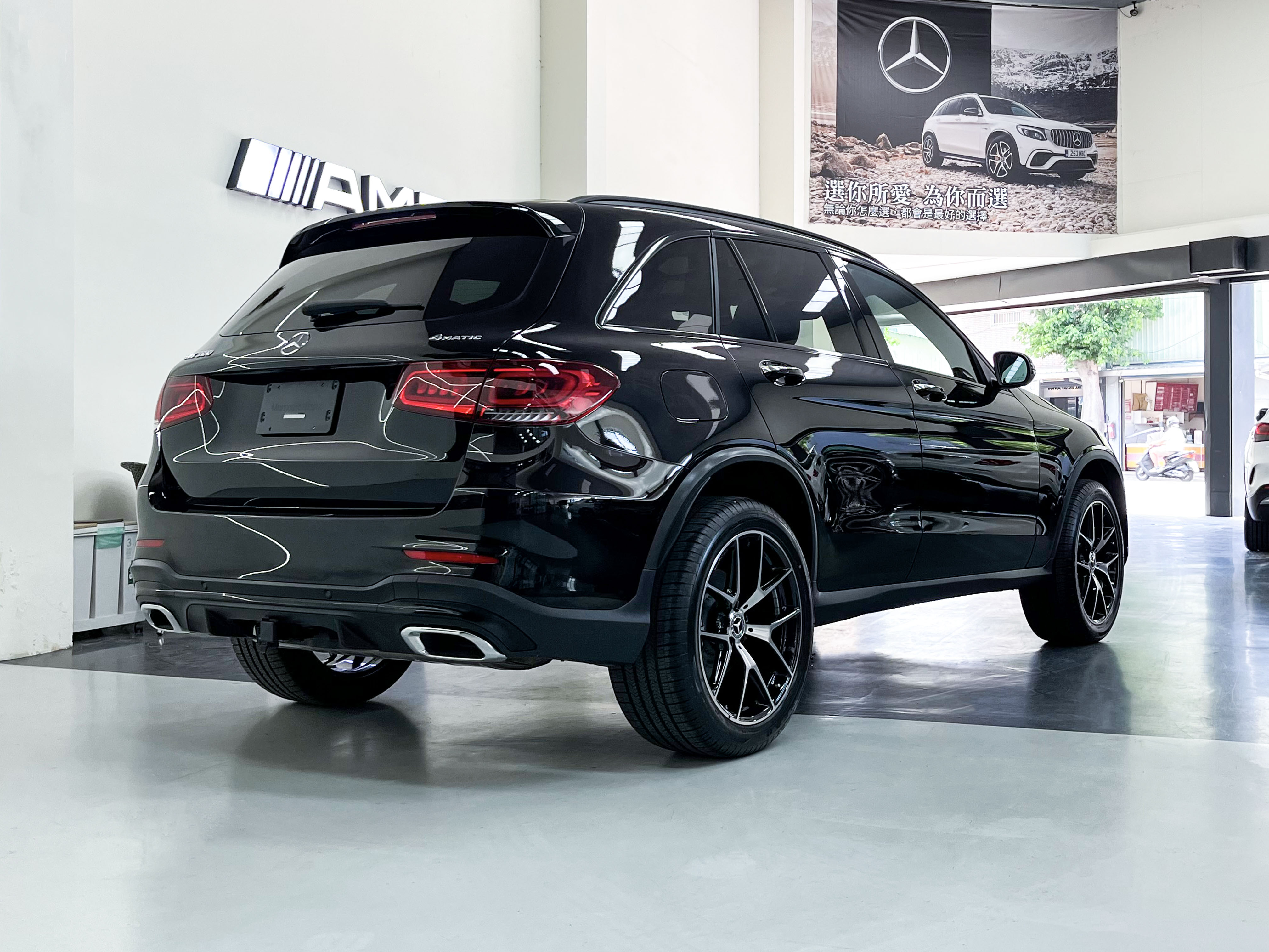 豐駿樹林北大國際店-全新GLC300 AMG 4MATIC.夜色.多光束4MATIC#1387  第4張相片