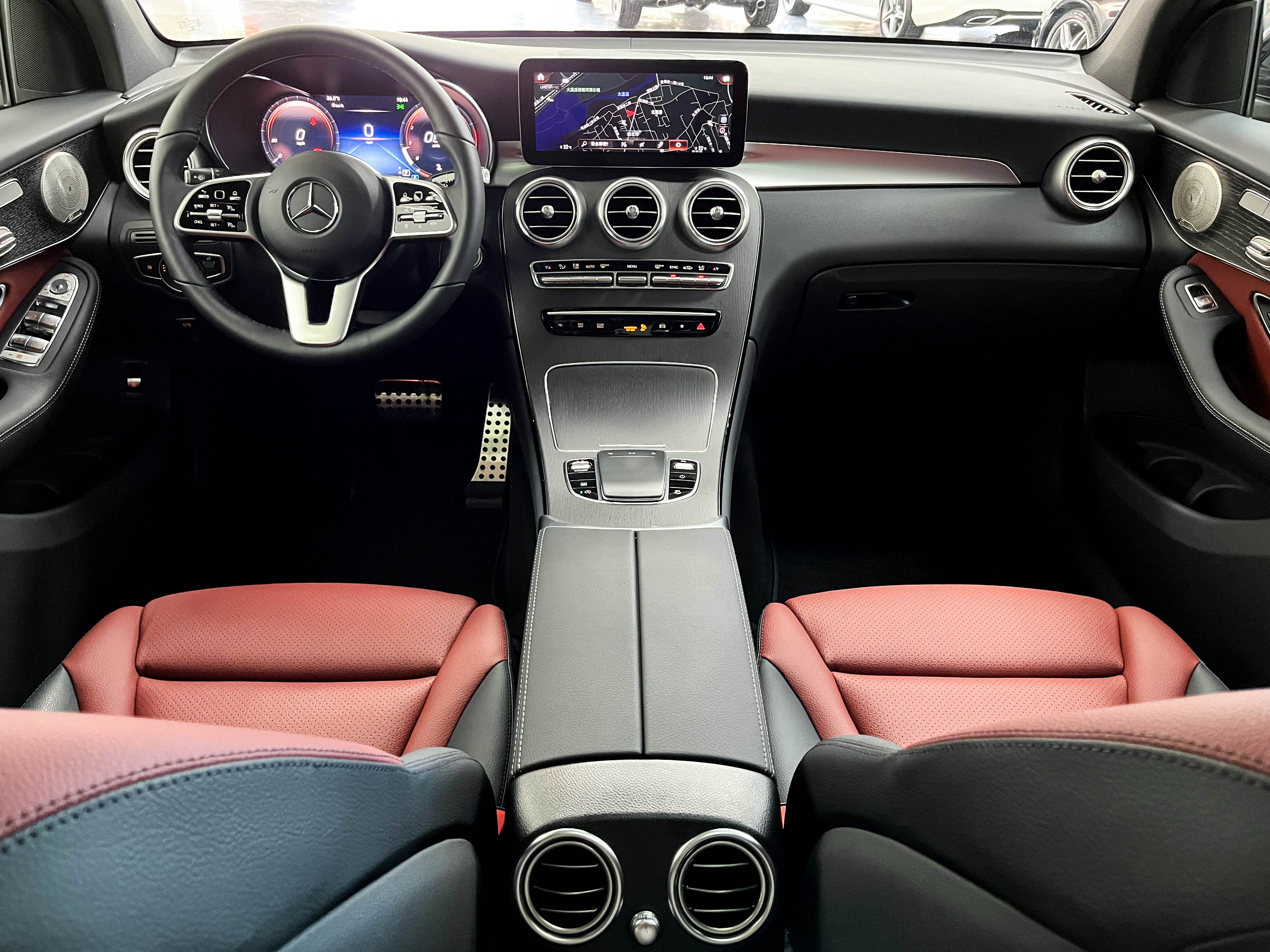 豐駿樹林北大國際店-全新GLC300 AMG 4MATIC.夜色.多光束4MATIC#1387  第8張相片