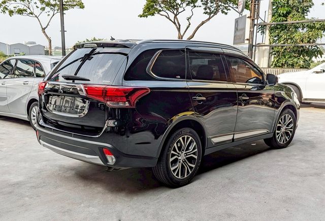 MITSUBISHI三菱 OUTLANDER  第2張相片