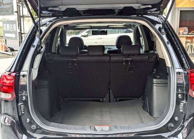 MITSUBISHI三菱 OUTLANDER  第7張相片