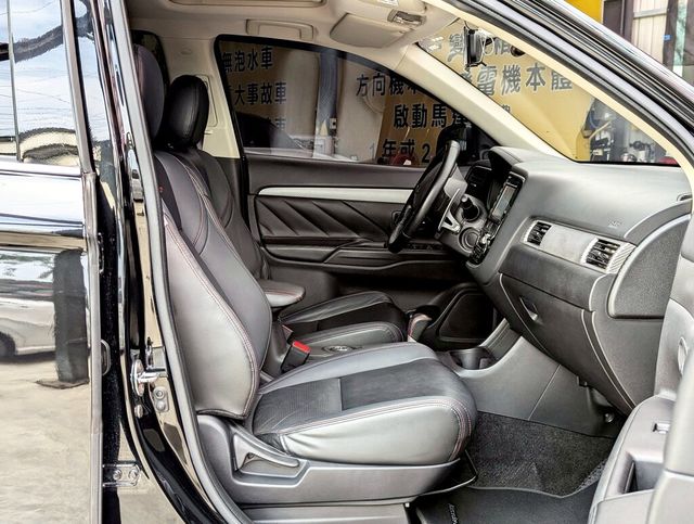 MITSUBISHI三菱 OUTLANDER  第10張相片