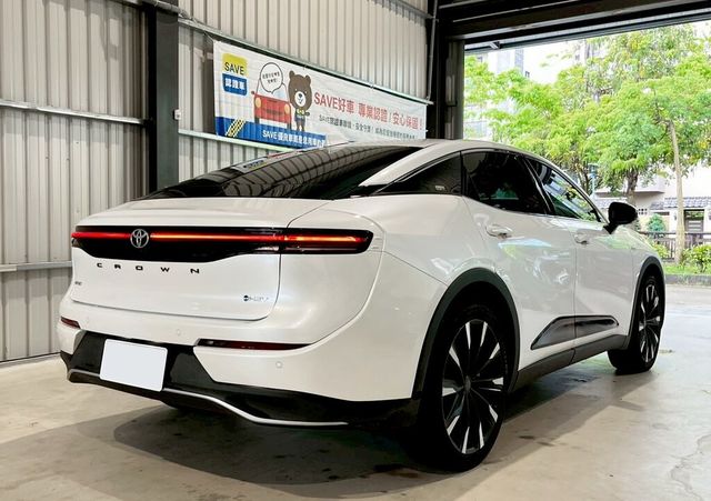TOYOTA豐田 CROWN  第2張相片