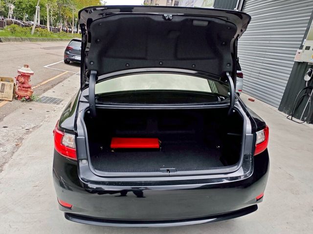 LEXUS凌志 ES300H  第7張相片