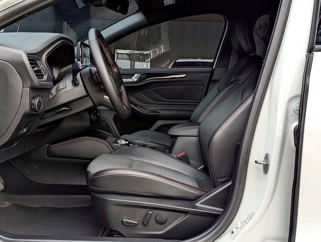 FORD福特 FOCUS ST  第10張相片