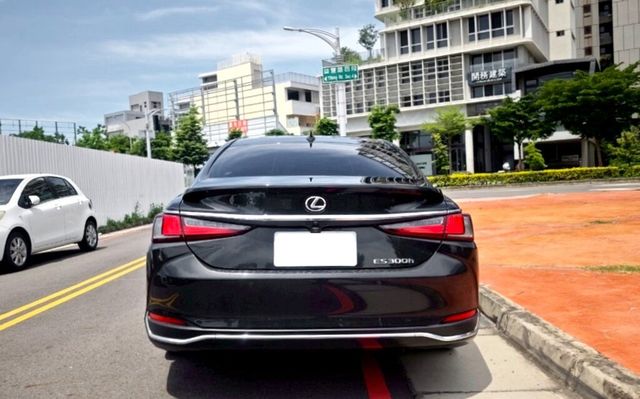 LEXUS凌志 ES300H  第4張相片