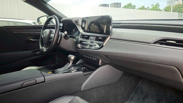 LEXUS凌志 ES300H  第8張相片