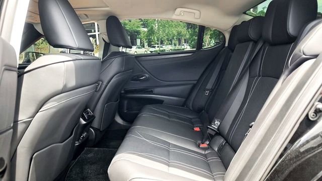 LEXUS凌志 ES300H  第18張相片