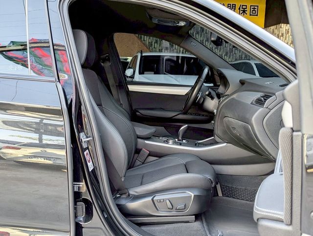 BMW寶馬 X4 XDRIVE20I  第11張相片