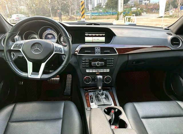M-BENZ賓士 C250  第5張相片