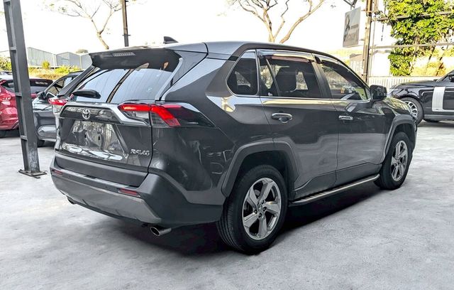 TOYOTA豐田 RAV4  第2張相片