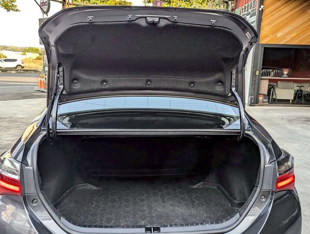 TOYOTA豐田 ALTIS  第7張相片