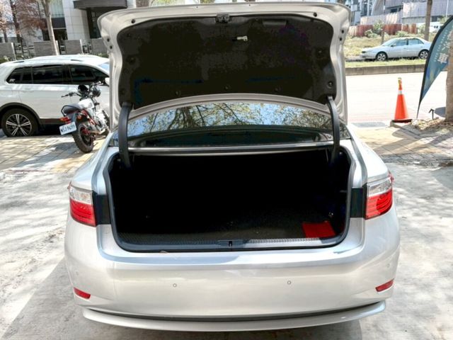 LEXUS凌志 ES300H  第7張相片