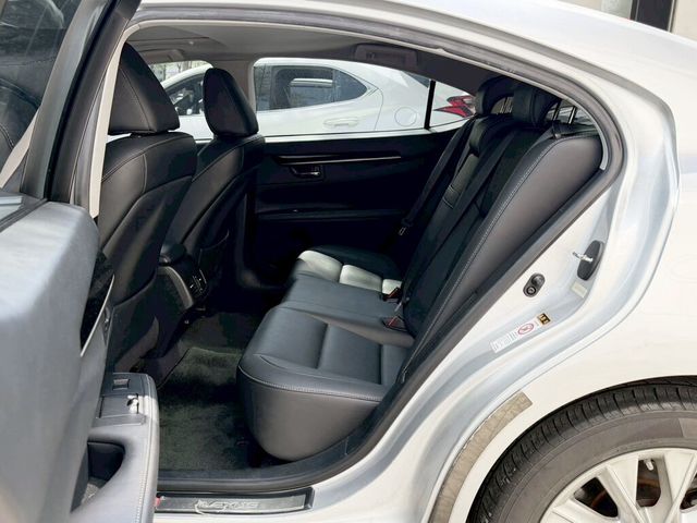 LEXUS凌志 ES300H  第17張相片