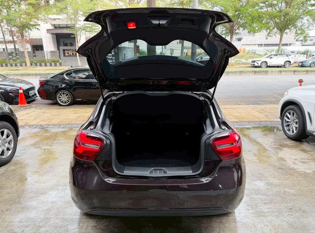 M-BENZ賓士 A180  第7張相片