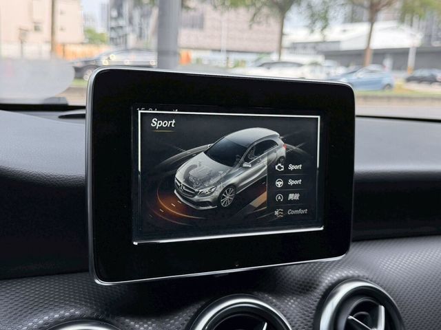 M-BENZ賓士 A180  第12張相片