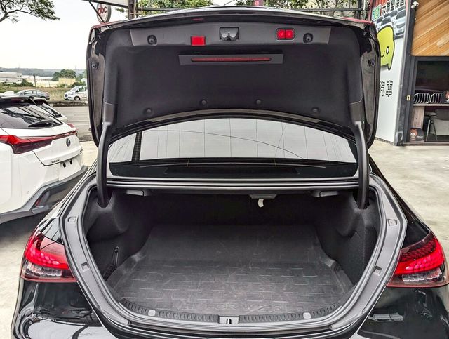 M-BENZ賓士 E200  第7張相片