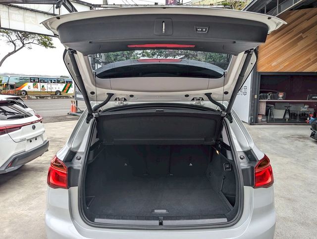 BMW寶馬 X1  第7張相片