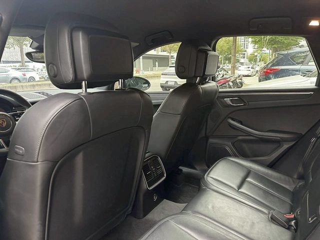 PORSCHE保時捷 MACAN  第8張相片