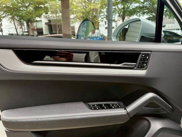 PORSCHE保時捷 CAYMAN  第8張相片