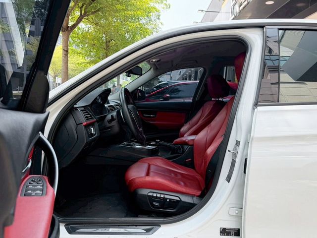 BMW寶馬 320I SPORT LINE  第9張相片