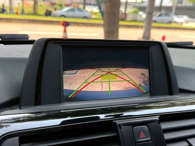 BMW寶馬 320I SPORT LINE  第12張相片