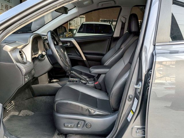 TOYOTA豐田 RAV4  第8張相片