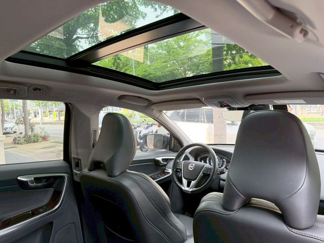 VOLVO富豪 XC60  第16張相片