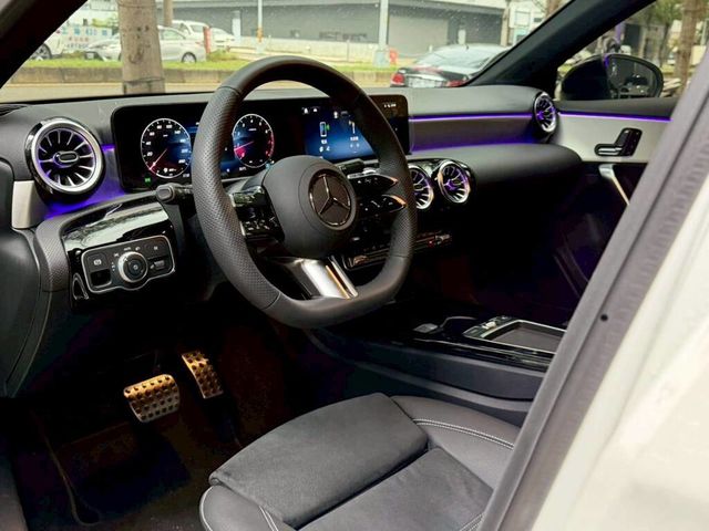 M-BENZ賓士 A180  第3張相片