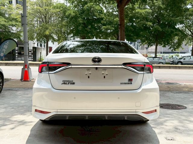 TOYOTA豐田 COROLLA ALTIS HYBRID  第4張相片