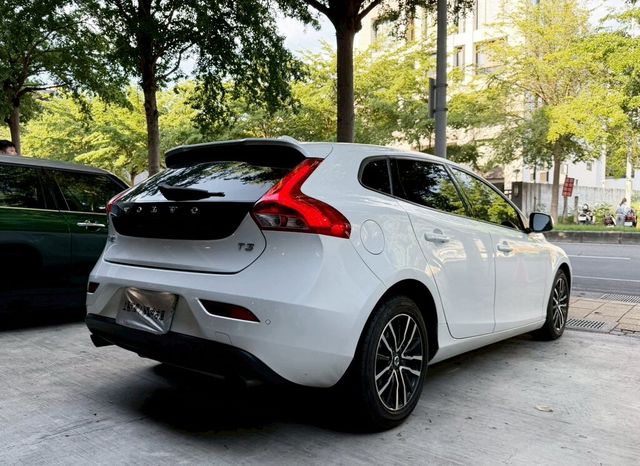 VOLVO富豪 V40  第2張相片
