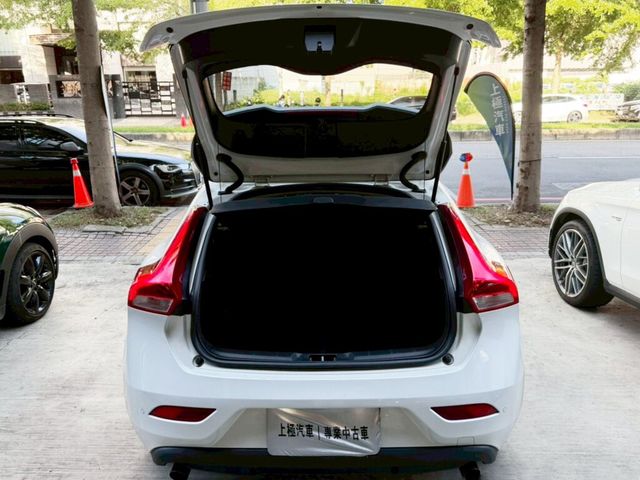 VOLVO富豪 V40  第7張相片