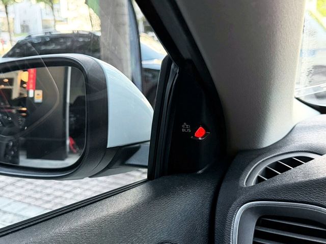 VOLVO富豪 V40  第8張相片