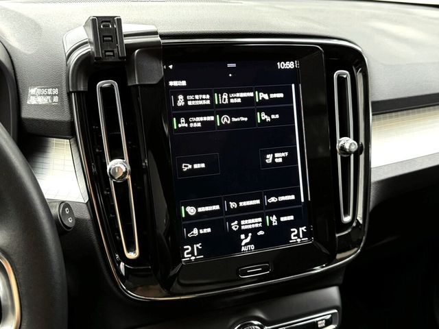 VOLVO富豪 XC40  第12張相片
