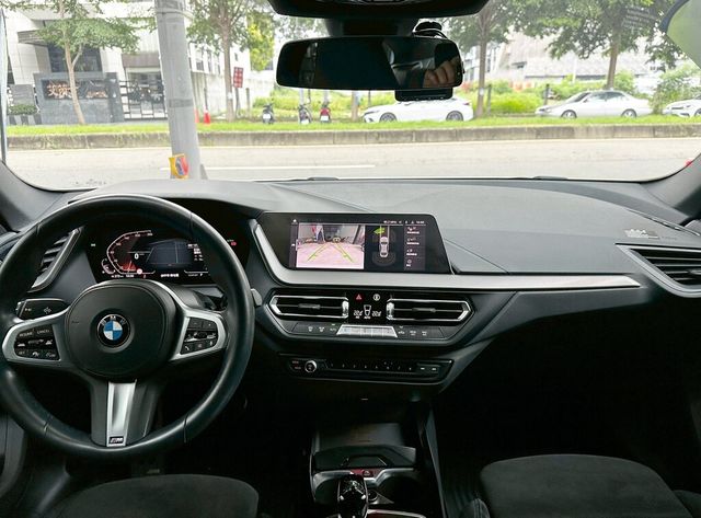 BMW寶馬 218I M SPORT  第5張相片