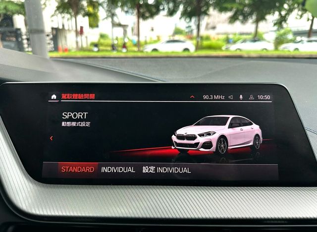 BMW寶馬 218I M SPORT  第14張相片