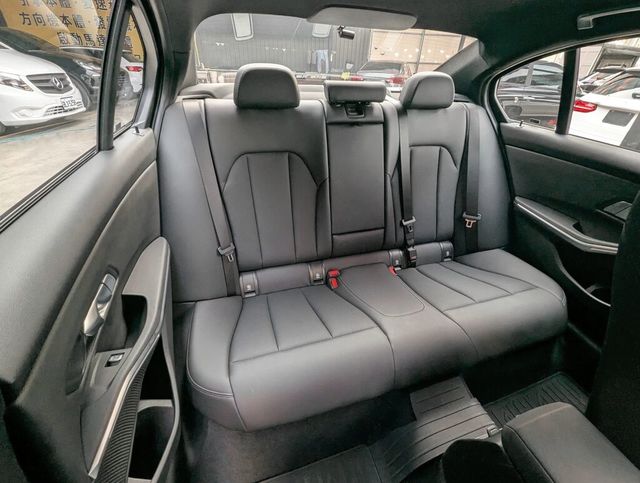 BMW寶馬 320I M SPORT  第17張相片