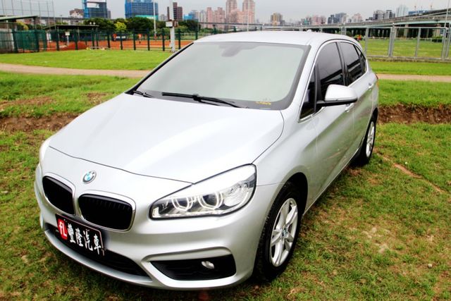 {車況超優 才跑5.6萬}17年式218AT銀~豐隆嚴選0頭款低月付專案~  第1張相片