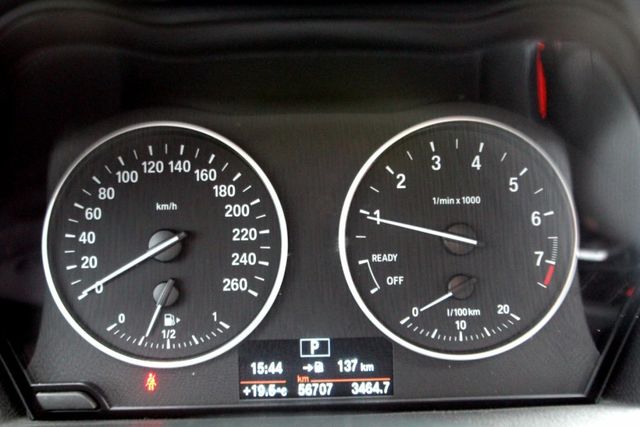 {車況超優 才跑5.6萬}17年式218AT銀~豐隆嚴選0頭款低月付專案~  第2張相片