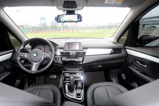 {車況超優 才跑5.6萬}17年式218AT銀~豐隆嚴選0頭款低月付專案~  第3張相片