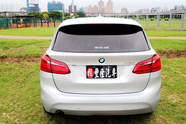 {車況超優 才跑5.6萬}17年式218AT銀~豐隆嚴選0頭款低月付專案~  第4張相片