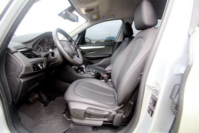 {車況超優 才跑5.6萬}17年式218AT銀~豐隆嚴選0頭款低月付專案~  第6張相片